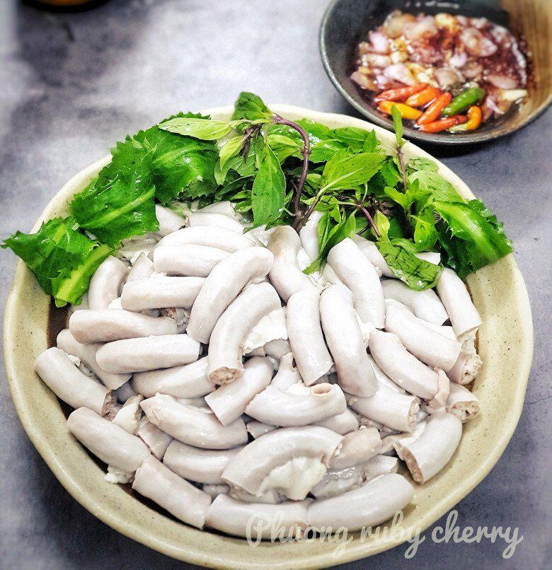 Luộc lòng lợn chỉ cần cho 1 loại gia vị này đảm bảo lòng trắng phau, giòn sần sật “đỉnh” ăn đứt nhà hàng - 1