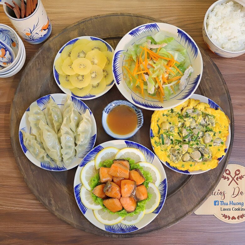 Mẹ đảm khoe loạt cơm yêu nước, mừng ngày giải phóng Thủ đô, nhìn mà muốn vào bếp nấu theo ngay - 9