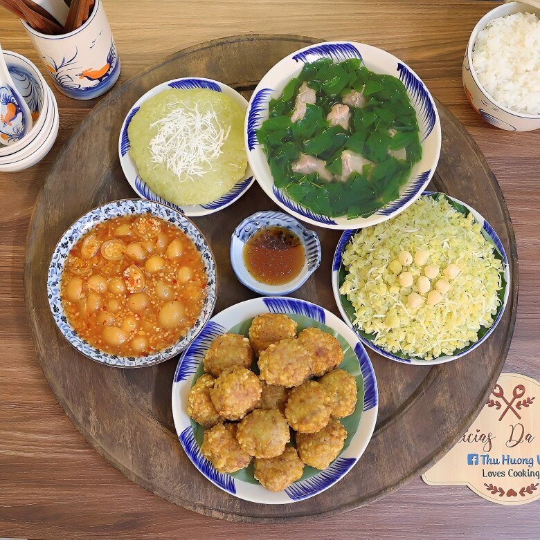 Mẹ đảm khoe loạt cơm yêu nước, mừng ngày giải phóng Thủ đô, nhìn mà muốn vào bếp nấu theo ngay - 11