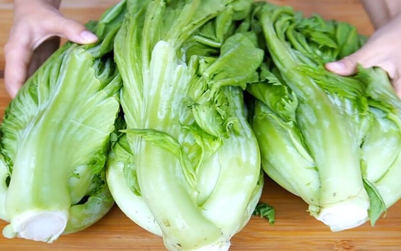 Muối dưa cải đừng chỉ cho muối, thêm một bước này dưa vừa nhanh giòn ngon, vàng ươm không bị màng hay khú - 1