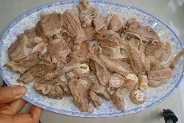 Phần thịt đắt giá nhất của con lợn được xem là hàng hiếm, có tiền cũng chưa chắc đã mua được, đem nướng hay nấu cháo cực ngon - 3
