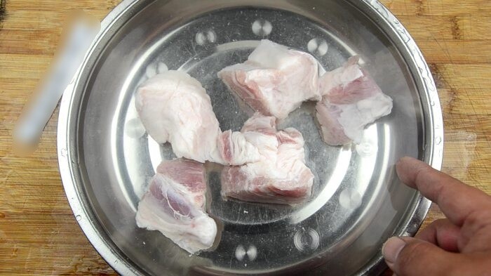 Rã đông thịt lợn, dùng 2 nguyên liệu này, chỉ 10 phút là mềm ngay, hương vị như mới mua - 3