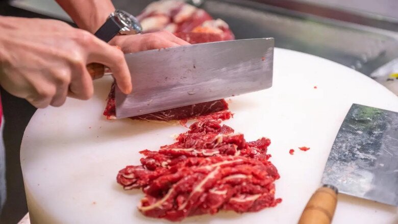 Sự thật thịt bò nên thái ngang hay dọc mới đúng? Hóa ra lý do khiến món thịt bò xào của bạn dai, khó nhai lại nằm ở chi tiết này - 3