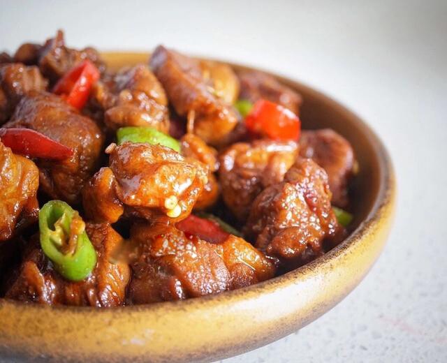 Thịt con này giá cực rẻ nhưng protein lại cao, đem kho bia được món trôi cả nồi cơm - 6