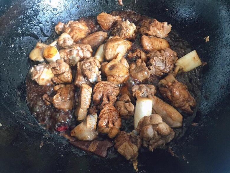 Thịt con này giá cực rẻ nhưng protein lại cao, đem kho bia được món trôi cả nồi cơm - 4