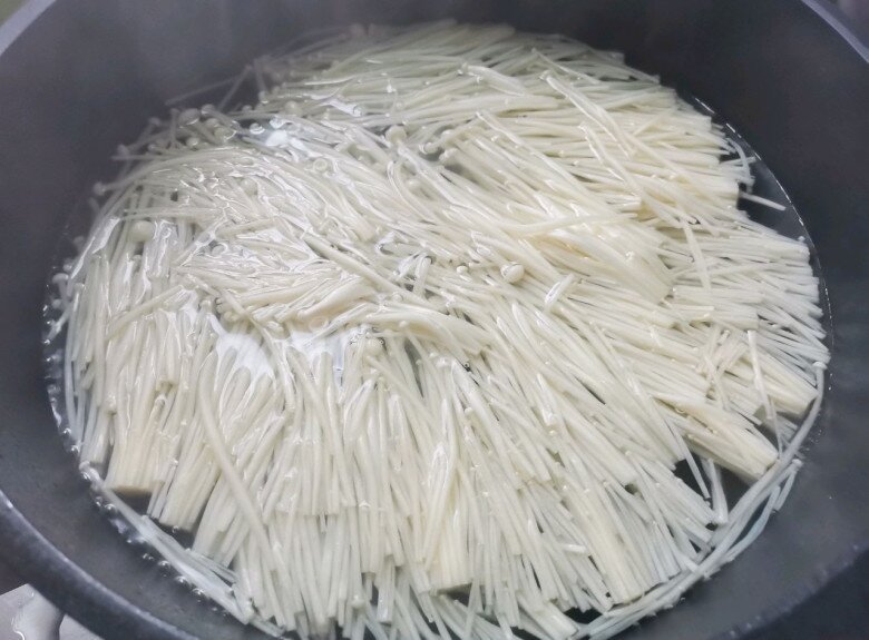 Trời lạnh, nấu canh nấm kim châm đậu phụ, lại thêm thứ này cả nhà ăn hết sạch - 5