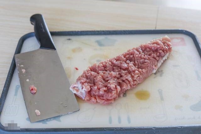 Tự băm thịt thật khó và lâu, đầu bếp mách chỉ 2 phút là băm xong miếng thịt 300g, vừa ngon lại cực vệ sinh - 3