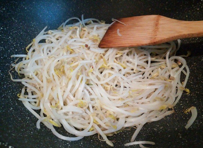 Xào giá đỗ đừng cho trực tiếp, thêm một bước giá vừa giòn lại không bị ra nước hay mềm nhũn - 3