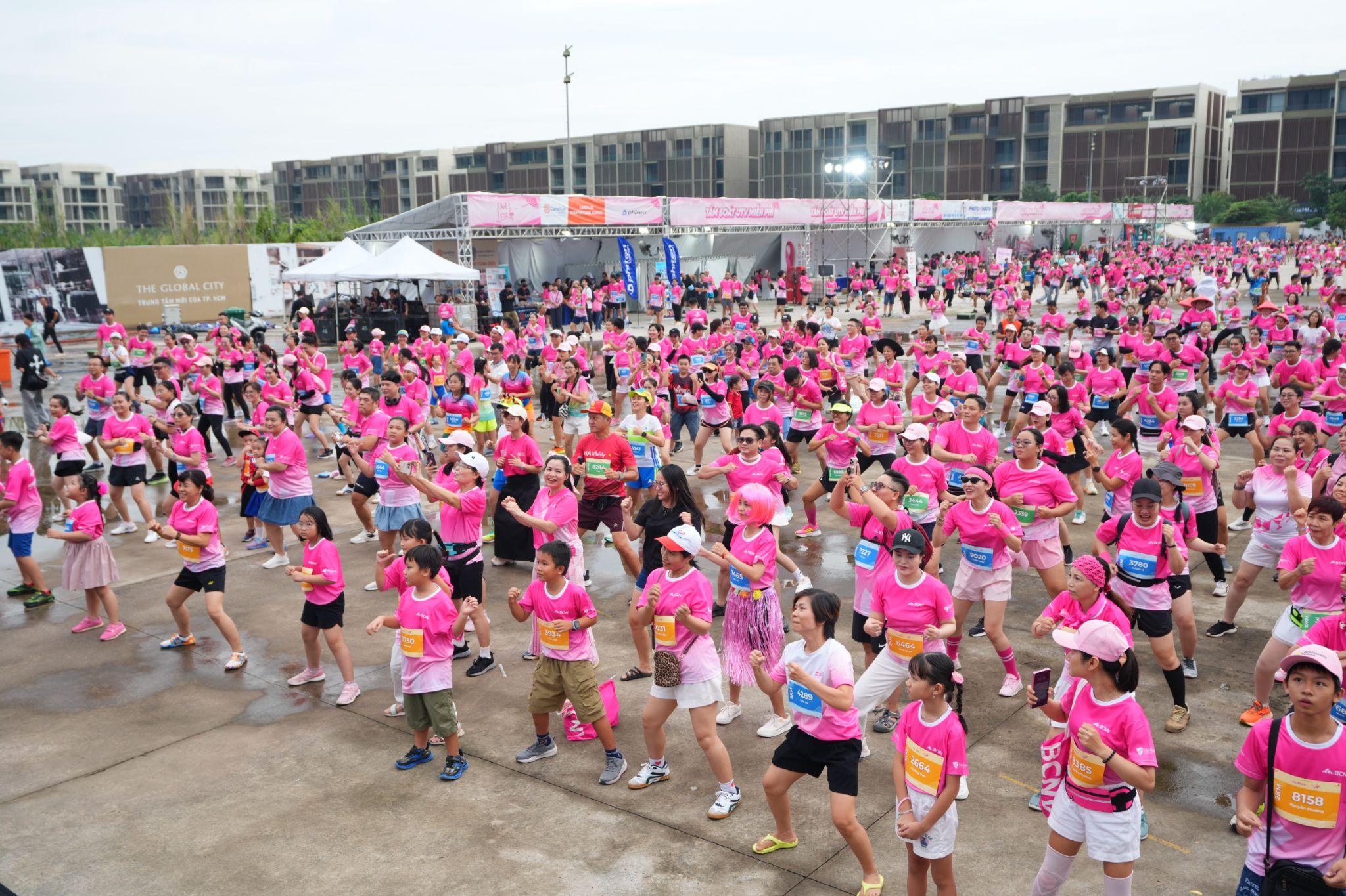 Nhìn lại hành trình lan tỏa yêu thương từ ngày hội Nón hồng 2025 - 3