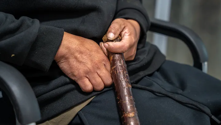 20 năm lưu lạc, con gục ngã khi nghe tin cha qua đời, tự ti vì chưa kiếm được tiền nên không dám về nhìn mặt mẹ - 2