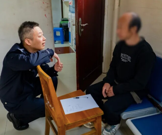 20 năm lưu lạc, con gục ngã khi nghe tin cha qua đời, tự ti vì chưa kiếm được tiền nên không dám về nhìn mặt mẹ - 1