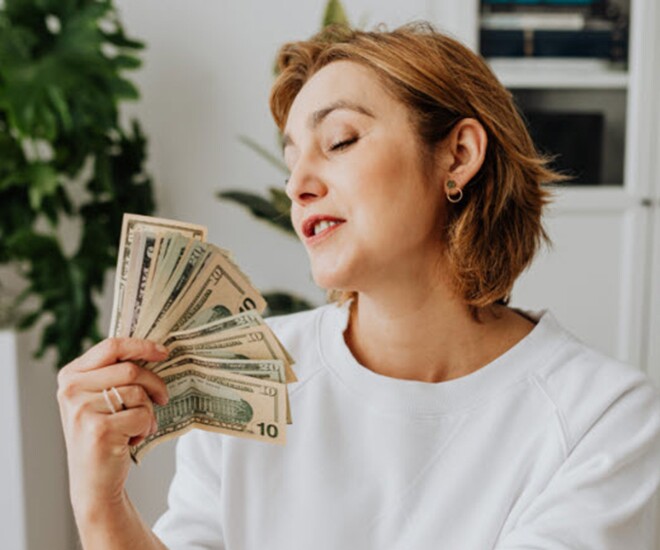 Nhìn 7 thói quen này, bắt bài ngay những người đang cố "diễn" vai giàu có - 1