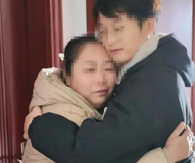 Sau 24 năm ngỡ mẹ đã mất, chàng trai bị bắt cóc vỡ òa khi đoàn tụ và vén màn bí mật 2 thế hệ - 1