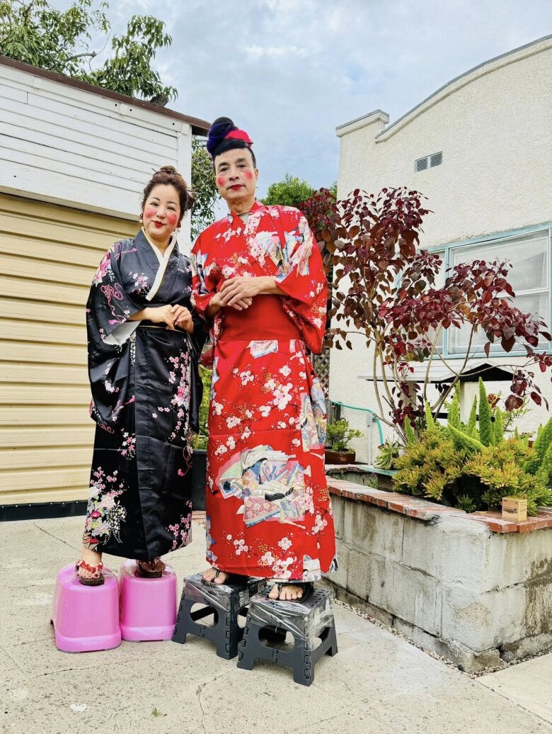 Bố ruột "bé Xuân Mai" đánh má hồng, mặc đồ nữ, tiết lộ sự thật về con gái và độ "chịu chi" bất ngờ - 2