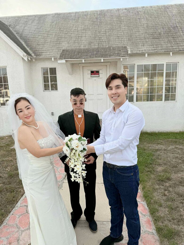 Bố ruột "bé Xuân Mai" đánh má hồng, mặc đồ nữ, tiết lộ sự thật về con gái và độ "chịu chi" bất ngờ - 12