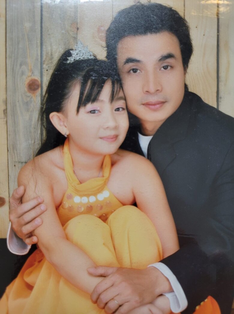 Bố ruột "bé Xuân Mai" đánh má hồng, mặc đồ nữ, tiết lộ sự thật về con gái và độ "chịu chi" bất ngờ - 8