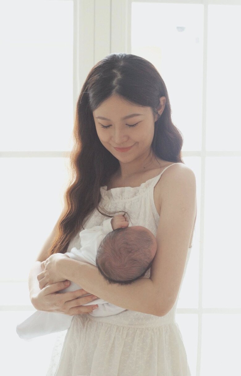 Cặp đôi viên mãn nhất nhì lịch sử Người Ấy Là Ai: Quý tử chào đời gặp hiện tượng hiếm, được dự đoán điềm may - 2