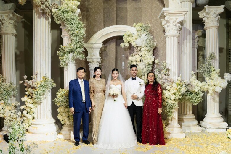 Cậu út điển trai nhà tỷ phú - Hiếu Nguyễn: Từ "bao cát" bị chị ruột chọn làm búp bê đến chàng phù rể gây xúc động - 3