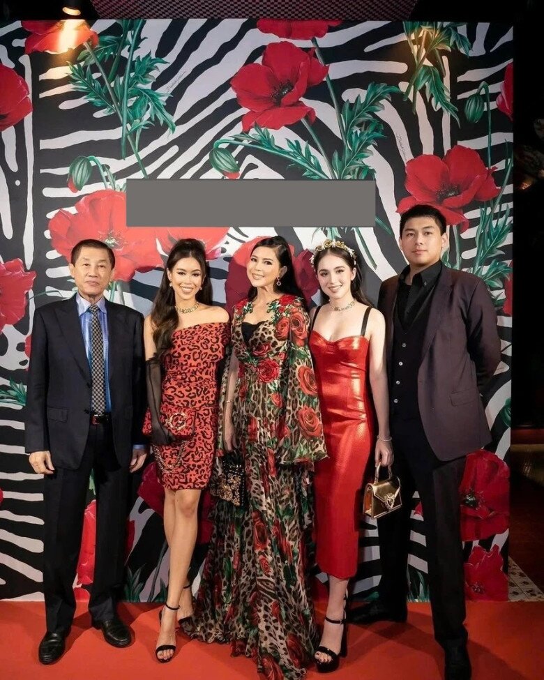 Cậu út điển trai nhà tỷ phú - Hiếu Nguyễn: Từ "bao cát" bị chị ruột chọn làm búp bê đến chàng phù rể gây xúc động - 5