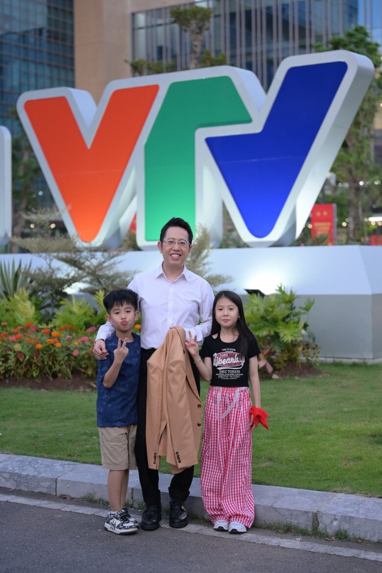 &#34;Hổ phụ sinh hổ tử&#34;, MC VTV từng là Thủ khoa khoe bố ruột là Giáo sư - Tiến sĩ, Nhà giáo nhân dân đáng kính - 14