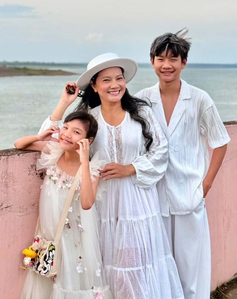 Nữ diễn viên Việt sinh 3 con với 3 người đàn ông: Nay tóc bạc vẫn có bạn trai, sống ở nhà vườn 6000m2 - 10