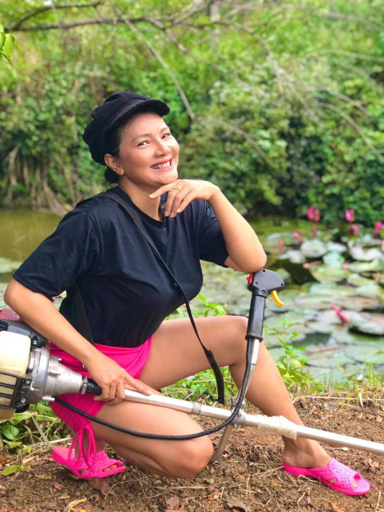 Nữ diễn viên Việt sinh 3 con với 3 người đàn ông: Nay tóc bạc vẫn có bạn trai, sống ở nhà vườn 6000m2 - 8