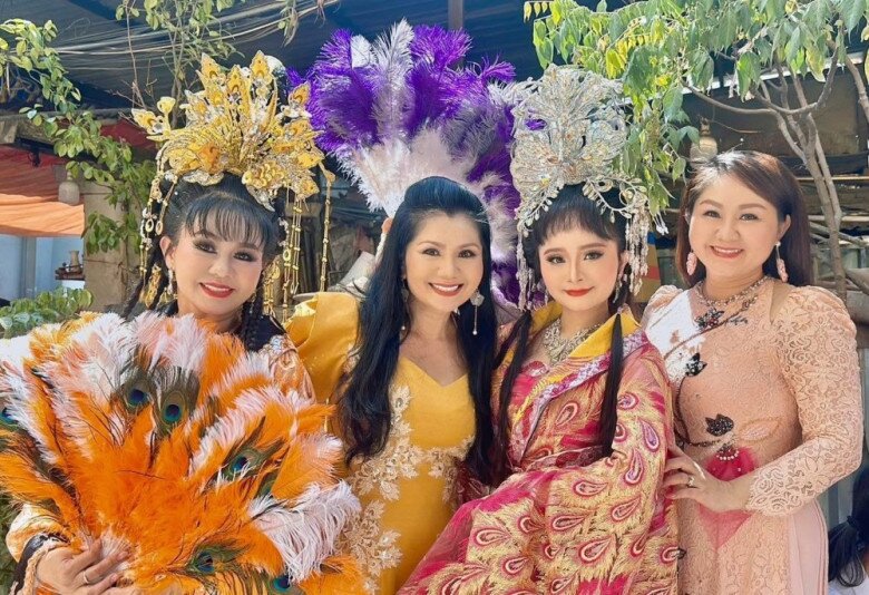 "Viên ngọc bích làng cải lương Việt Nam" có bố ruột tóc dài bạc trắng - người kế thừa di sản gia tộc đình đám - 6