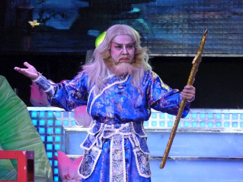 "Viên ngọc bích làng cải lương Việt Nam" có bố ruột tóc dài bạc trắng - người kế thừa di sản gia tộc đình đám - 3