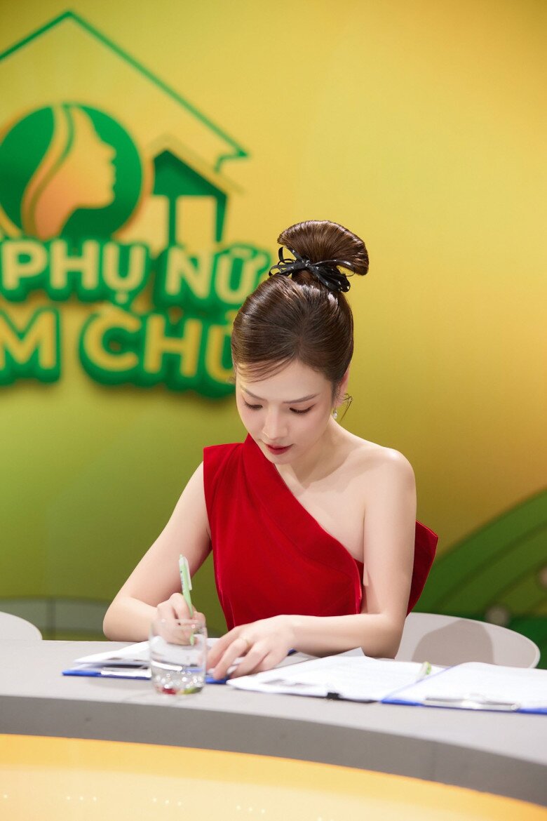 Xinh đẹp, giỏi giang là thế nhưng BTV Đan Lê làm không lương ròng rã suốt 1 năm, thừa nhận không có "cửa sau" - 8