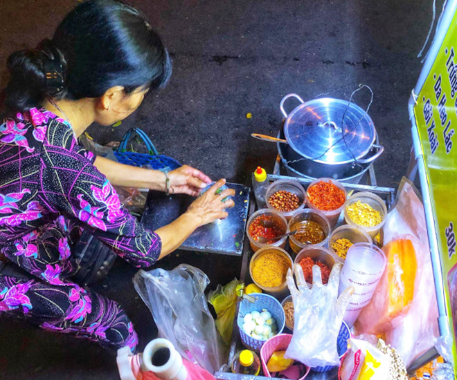 6 địa điểm ăn vặt &#34;đỉnh&#34; nhất TP HCM, menu toàn món ngon đặc sản, cầm 100.000 đồng là ấm bụng - 1
