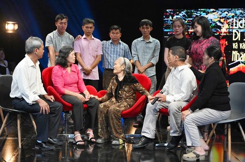 Cuộc đoàn tụ đẫm nước mắt của đứa trẻ lạc nhà 54 năm trước và người dì 90 tuổi: “Xa dì, con khổ thân tới tận bây giờ” - 4