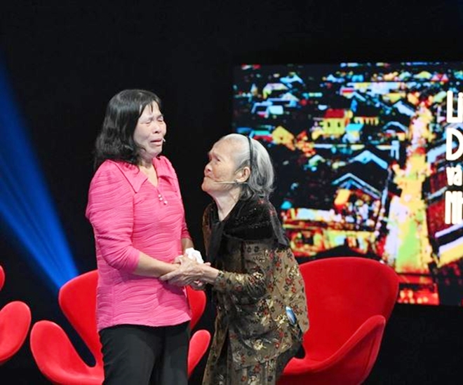 Cuộc đoàn tụ đẫm nước mắt của đứa trẻ lạc nhà 54 năm trước và người dì 90 tuổi: “Xa dì, con khổ thân tới tận bây giờ” - 1