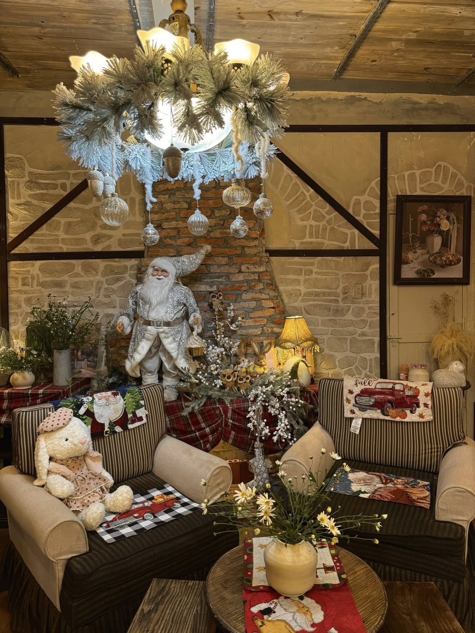 Ở Hà Nội có 5 địa điểm đón Giáng sinh sớm, chụp góc nào cũng có ảnh đẹp, thỏa sức sống ảo mọi ngóc ngách  - 2