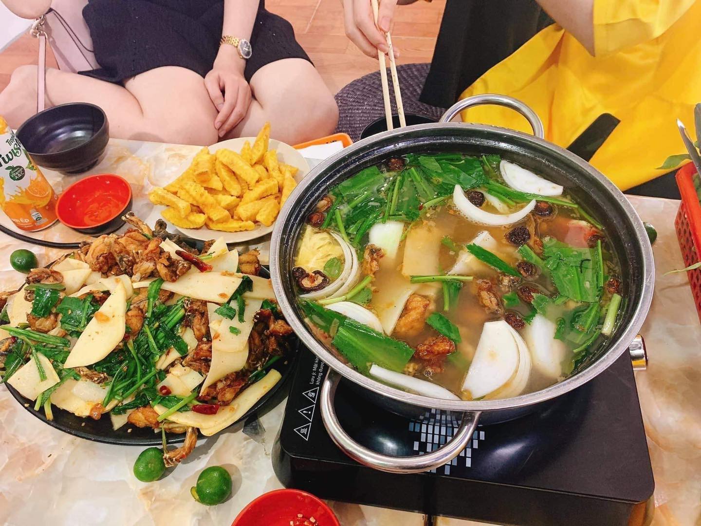 5 con phố lẩu nướng ôm cả mùa đông Hà Nội, menu toàn đặc sản, 200k là no nê quên lối về - 3