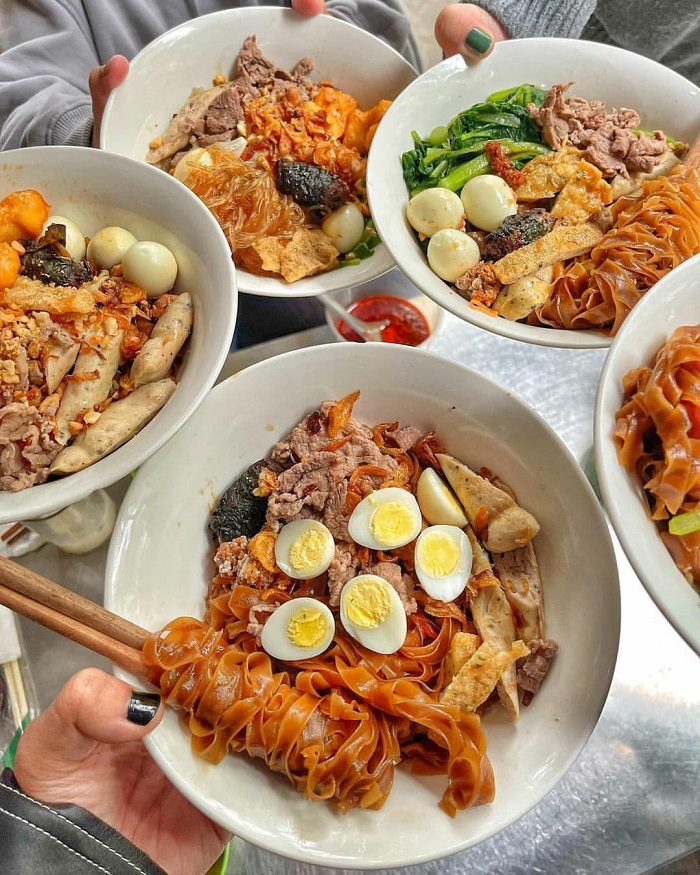 Món gì ngon ở phố ăn vặt Chùa Láng? Thiên đường ẩm thực giá rất sinh viên, chỉ vài chục nghìn là no bụng - 2