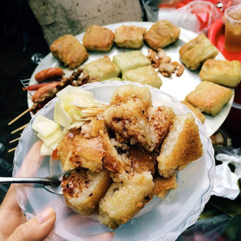 Món vỉa hè chợ Đồng Xuân đắt khách ngày se lạnh, ăn là thấy hương vị Tết, ngon mà không sợ ngấy - 4