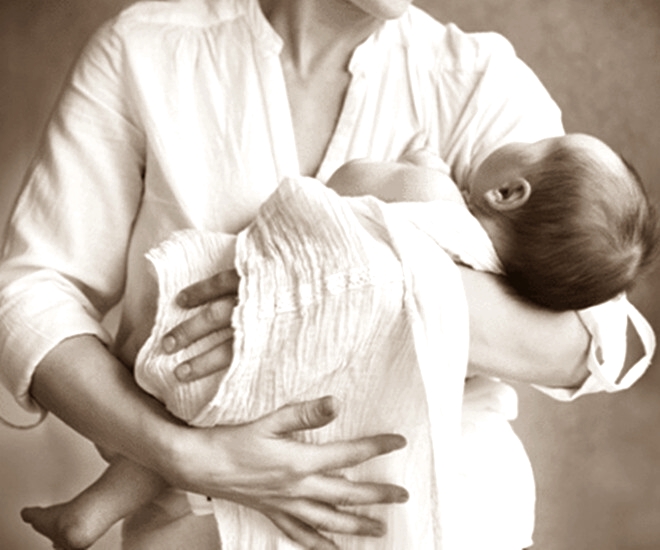 Sinh 7 con trai, mẹ nghèo nuốt nước mắt đem cho cậu út vì không nuôi nổi, 45 năm sau xảy ra chuyện chẳng ngờ  - 1