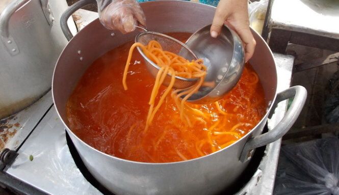 Món bún đặc sản Ban Mê đậm hương vị núi rừng, nghe tên lạ nhìn bắt mắt, muốn ăn phải canh giờ - 3