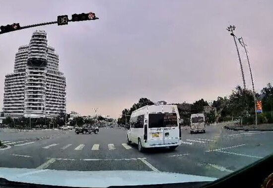 Tin tức 24h: Áp thấp nhiệt đới tiến gần Biển Đông, mạnh lên thành bão ngày 26/11 - 4