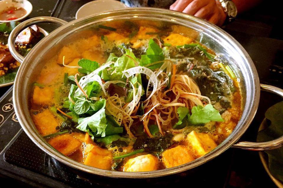 5 con phố lẩu nướng ôm cả mùa đông Hà Nội, menu toàn đặc sản, 200k là no nê quên lối về - 2