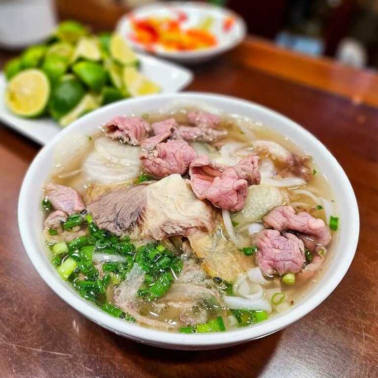 10 món ngon bổ rẻ &#34;xì xụp&#34; ngày gió mùa về Hà Nội, nóng hổi vừa thổi vừa ăn  - 1