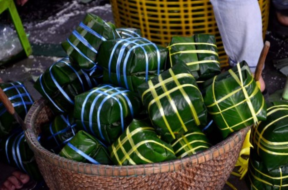 Có gì trong chiếc bánh chưng mini đặc sản Huế, chế biến kỳ công tỉ mỉ, trông “nhỏ mà có võ” - 1