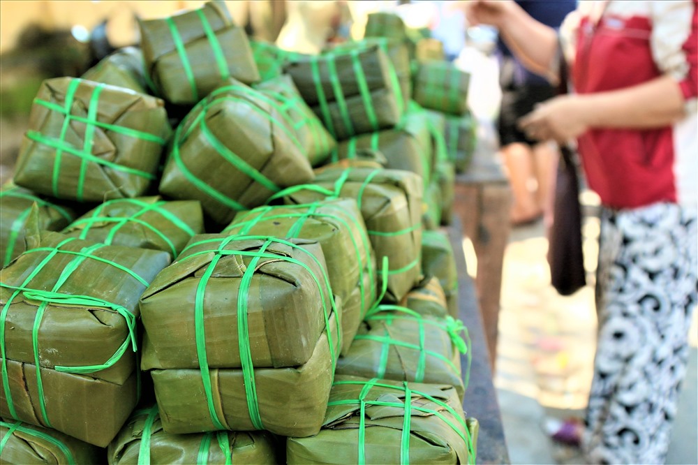 Có gì trong chiếc bánh chưng mini đặc sản Huế, chế biến kỳ công tỉ mỉ, trông “nhỏ mà có võ” - 4