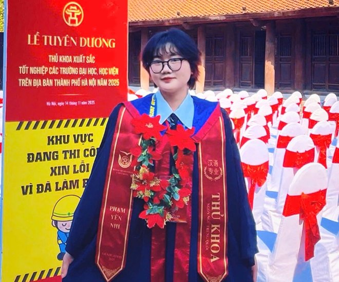 4 năm đại học và bộ sưu tập giấy khen của nữ thủ khoa Hà Nội: “Em chấp nhận mọi thử thách và bình tĩnh vượt qua” - 1
