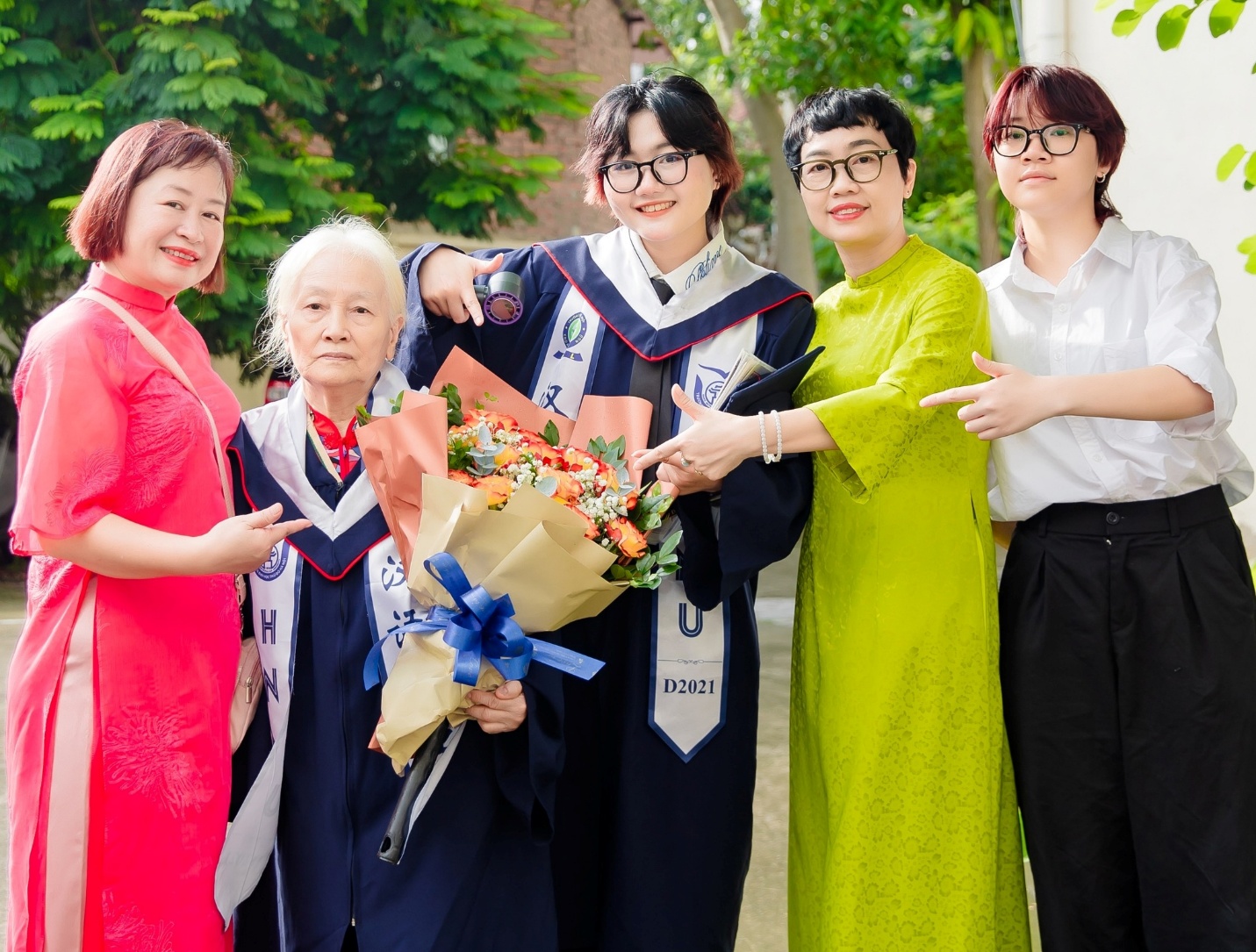 4 năm đại học và bộ sưu tập giấy khen của nữ thủ khoa Hà Nội: “Em chấp nhận mọi thử thách và bình tĩnh vượt qua” - 5