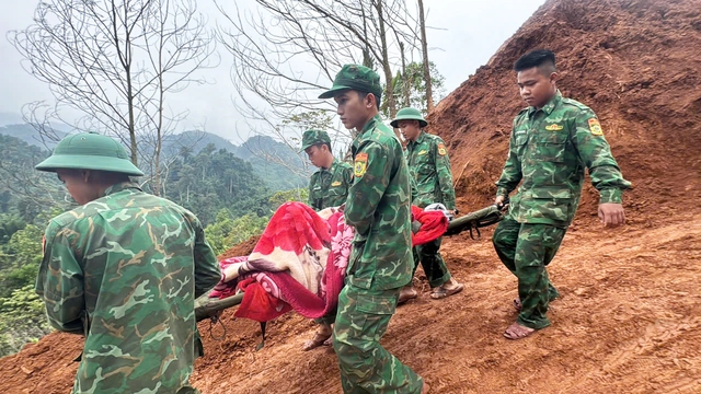 Tin tức 24h: Bão số 15 sẽ đi vào vùng biển từ Gia Lai đến Khánh Hòa - 4