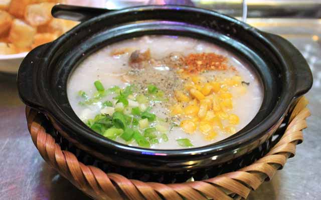 Món cháo nóng hổi muốn ăn ngon phải kiên nhẫn, mách bạn 3 địa chỉ nổi tiếng nhất Hà Nội   - 5