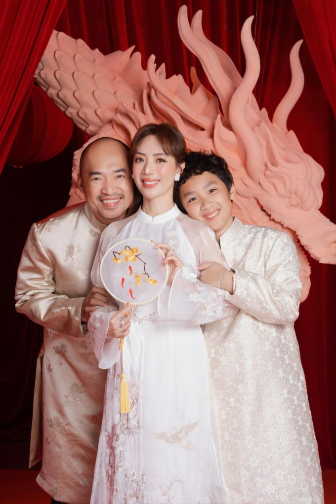 2 nữ diễn viên trùng tên, đều có con trai 11 tuổi: 1 người lấy nhân viên phát tờ rơi giờ là bà chủ &#34;trăm tỷ&#34; - 5