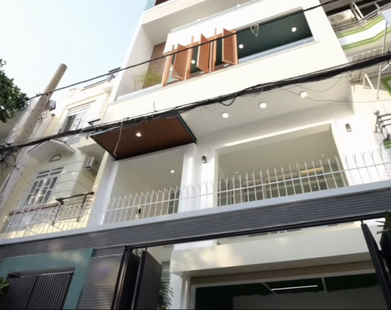 2 nữ diễn viên trùng tên, đều có con trai 11 tuổi: 1 người lấy nhân viên phát tờ rơi giờ là bà chủ &#34;trăm tỷ&#34; - 9