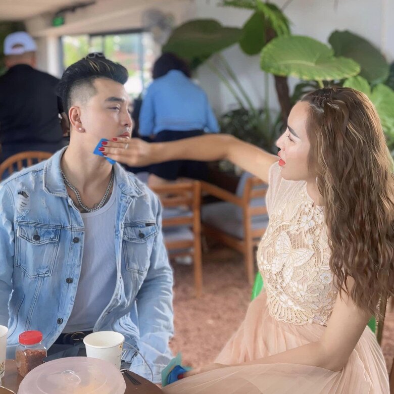 2 sao Việt trùng tên "giàu bậc nhất": Người sở hữu tượng cổ 200 năm tuổi, người có chồng "lấy bao tải đựng tiền" - 15